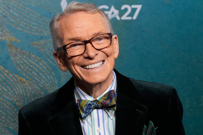 Bob Mackie, ontwerper van de sterren die Cher en Marilyn kleedden en de glamour van de jaren '70 definieerden, sterft op 87-jarige leeftijd