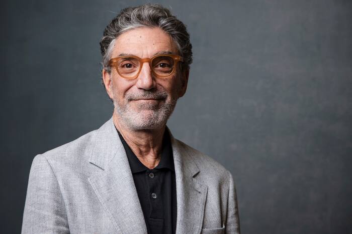 Chuck Lorre is openhartig over hits, flops en harde lessen in nieuwe memoires 'Sitcom'