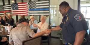 Cibolo trapt de National Night Out af met een ontmoetings-en-groet-politie