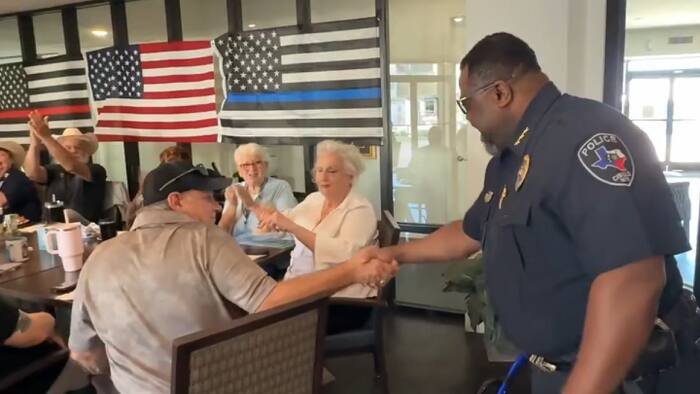 Cibolo trapt de National Night Out af met een ontmoetings-en-groet-politie