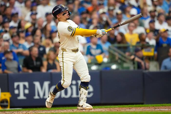 Contreras levert en Milwaukee's bullpen schittert terwijl de Brewers met 7-4 bovenaan de Dodgers staan ​​in NLCS Game 2
