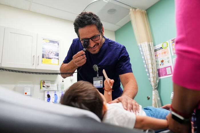 De Medicaid-bezuinigingen van Trump ontnemen vluchtelingen en andere legale immigranten hun gezondheidszorgdekking
