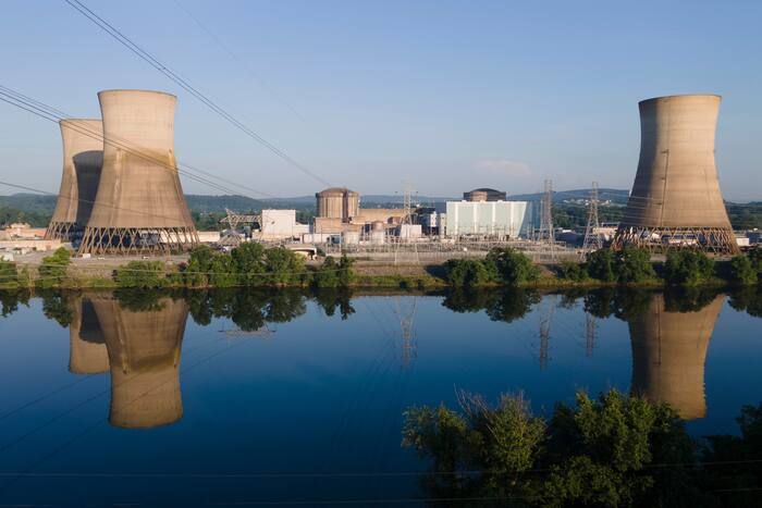 De VS brengen gesloten kerncentrales nieuw leven in om aan de groeiende vraag naar elektriciteit te voldoen en datacenters van stroom te voorzien