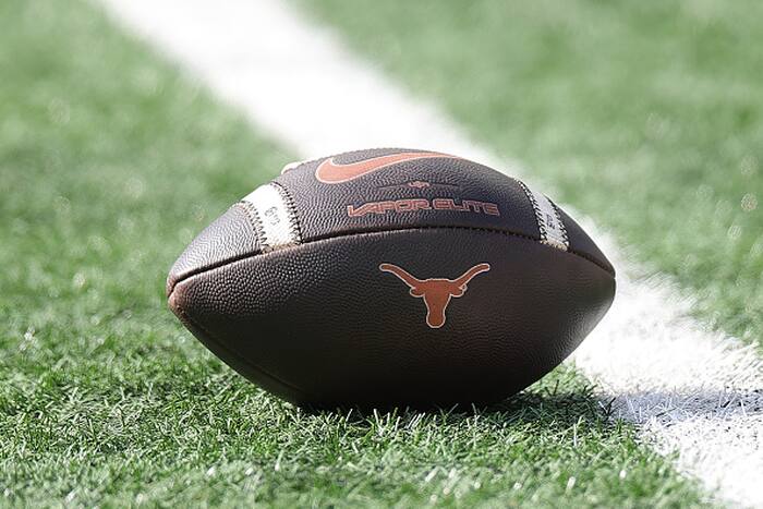 De assistent-coach van Texas werd gearresteerd op grond van DWI-aanklacht in de laatste afleiding voor nummer 1 Longhorns