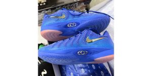De kenmerkende Nike-schoen van Caitlin Clark arriveert op 1 oktober, met ‘Caitlin Blue’ en ‘Warning Code Yellow’