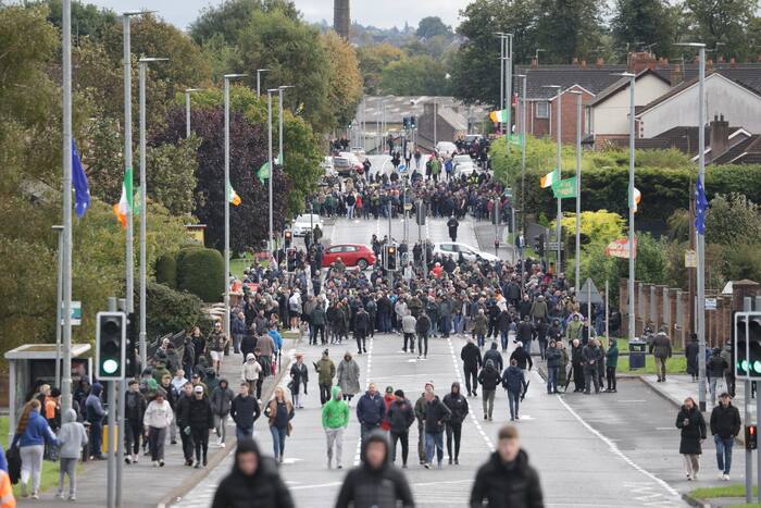De spanningen lopen hoog op in Noord-Ierland nadat de controversiële mars werd geblokkeerd vanaf een historisch vlampunt
