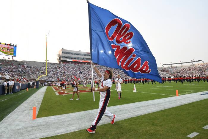 De veiligheidsmaatregelen bij Ole Miss zullen worden aangescherpt vanwege de spraakmakende terugkeer van Lane Kiffin bij LSU