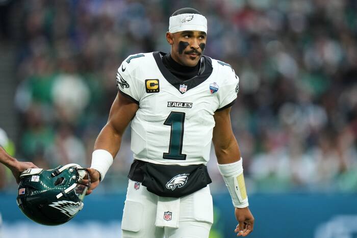 Eagles sluiten quarterback Jalen Hurts uit voor de wedstrijd van zondag tegen Carolina vanwege een bloedstolsel