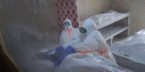 Ebola creëert nieuwe hotspots in Congo, terwijl hulpverleners de ‘chaotische’ reactie beschrijven