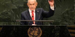 Een geïsoleerde Netanyahu was uitdagend bij de VN toen hij thuis herverkiezing nastreefde