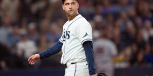 Een late meltdown door Rays thuis zorgt ervoor dat ze met 7-3 verliezen tegen Guardians in Game 1 van ALCS
