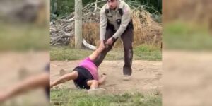 Een video van een agent uit Zavala County die een oudere vrouw sleept, roept vragen op