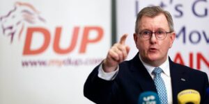 Ex-leider van de grootste unionistische partij van Noord-Ierland veroordeeld tot 15 jaar wegens seksueel misbruik