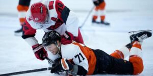 Flyers hebben het opnieuw moeilijk, Tocchet heeft geen antwoord op het zevende verlies op rij in de franchise voor het openingsseizoen