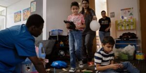 Het Texas Health Agency stelt voor om het autismeprogramma voor kinderen af ​​te schaffen