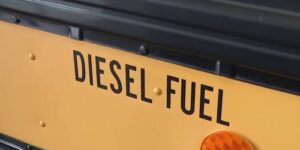 Hoe de stijgende dieselprijzen de budgetten voor schoolbussen in de omgeving van San Antonio beïnvloeden