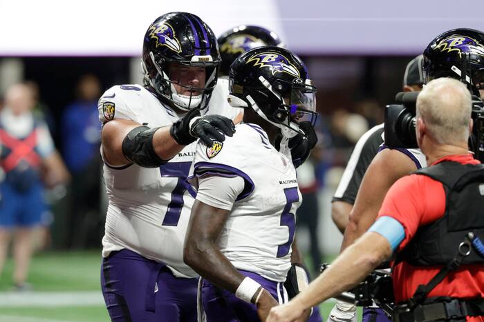 Huntley leidt de late TD-drive om OT te forceren en scoort vervolgens op een run van 1 yard terwijl Ravens Falcons met 30-23 verslaat
