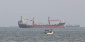 Iran zegt dat een schip is gezonken nadat het een mijn in de Straat van Hormuz had geraakt, en andere ontwikkelingen in het Midden-Oosten