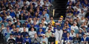 Jake Bauers was klaar om met pensioen te gaan. Nu zorgen zijn meedogenloze slagbeurten ervoor dat Brewers op de rand van de World Series staat