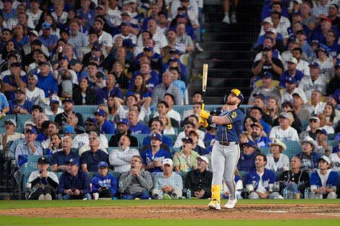 Jake Bauers was klaar om met pensioen te gaan. Nu zorgen zijn meedogenloze slagbeurten ervoor dat Brewers op de rand van de World Series staat