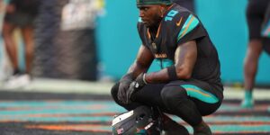 Jury acht Tyreek Hill aansprakelijk voor twee batterijtellingen en kent $ 500.000 toe aan de vervreemde vrouw van de NFL-ster