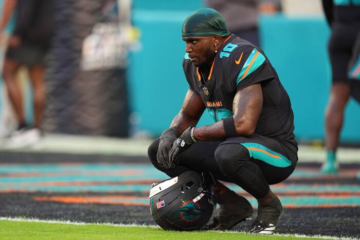 Jury acht Tyreek Hill aansprakelijk voor twee batterijtellingen en kent $ 500.000 toe aan de vervreemde vrouw van de NFL-ster
