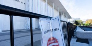Kennedy Center heeft geplande reparaties uitgesteld ondanks bekende structurele problemen, beweren voormalige werknemers
