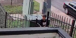 Man gezocht in twee gevallen van aanranding aan de North Side, liet jas achter bij plaats delict, zegt SAPD