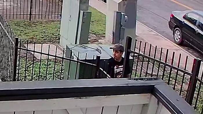 Man gezocht in twee gevallen van aanranding aan de North Side, liet jas achter bij plaats delict, zegt SAPD