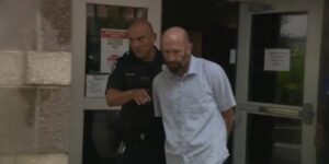 Man opnieuw gearresteerd na beschuldigingen van het gebruik van AI om seksuele beelden van tienermeisjes te genereren, zegt BCSO