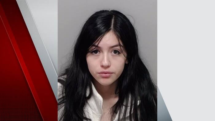 Moeder uit San Antonio beschuldigd van het achterlaten van haar baby bij een vreemde bij de bushalte in het centrum