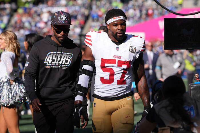 NFL schort de wedstrijd van 49ers linebacker Dre Greenlaw 1 op vanwege een kopstoot