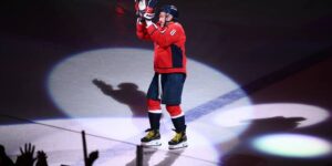 NHL-ster Alex Ovechkin zegt dat hij ‘voor vrede en liefde’ is nadat hij in een advertentie voor de partij van Poetin verscheen
