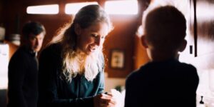 Niet langer een geheim: Nathan Fielders Elizabeth Holmes-docu ‘You Can See Everything’ landt in New York