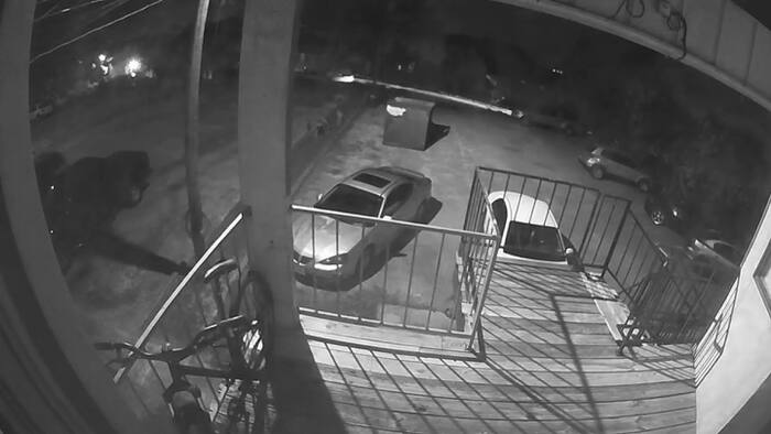 Nieuwe bewakingsvideo vrijgegeven bij de dodelijke brand in een appartement in San Marcos in 2018