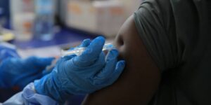 Nigeria bevestigt Ebola-zaak in Abuja, terwijl vrouw die uit Oeganda arriveerde positief test