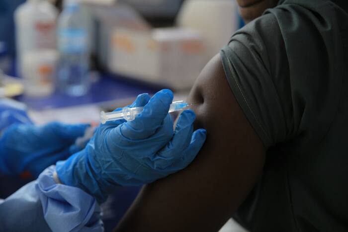 Nigeria bevestigt Ebola-zaak in Abuja, terwijl vrouw die uit Oeganda arriveerde positief test