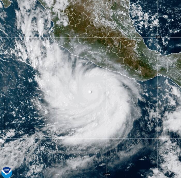 Orkaan Polo voedt de angst voor aardverschuivingen in het zuidwesten van Mexico terwijl Nolo Hawaï nadert