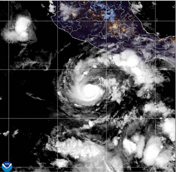 Orkaan Trudy versterkt zich tot categorie 2 naarmate hij de kust van Mexico nadert