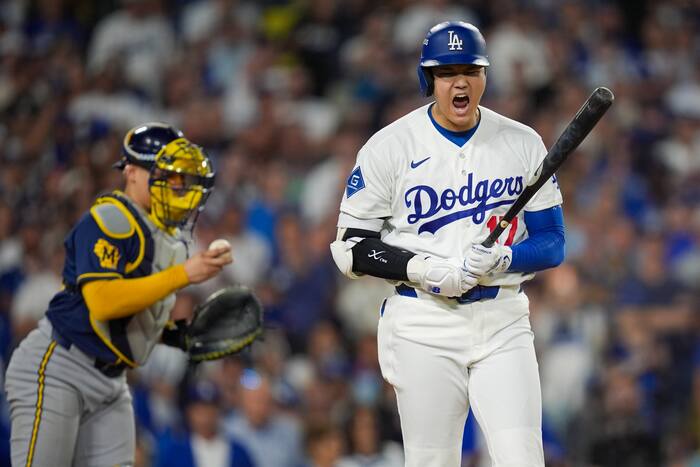 Shohei Ohtani slaat 6e, een eenzame honkslag, en de Dodgers staren naar uitschakeling in de play-offs