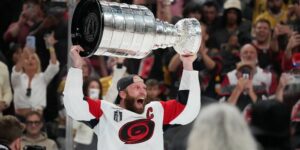 Stanley Cup-kampioen Carolina Hurricanes richt de focus op het nieuwe seizoen door het voorseizoenkamp te openen
