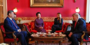 Trump betwist het verhaal van zijn ambassadeur dat hij de Chinese president had gevraagd of hij Amerikaanse wapens wilde kopen