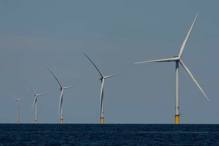 Trump richt zich opnieuw op offshore-windenergie en riskeert een deal om de goedkeuring van nieuwe energieprojecten te versnellen