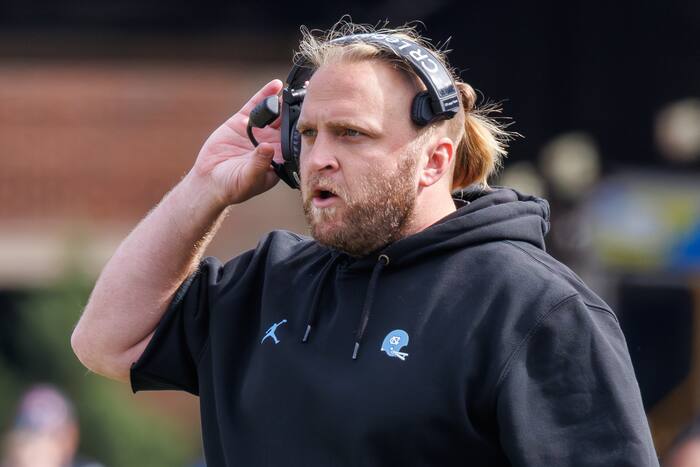 UNC-defensieve coördinator Steve Belichick neemt ontslag en het onderzoek naar gedrag in het voetbalprogramma is afgerond