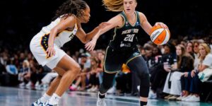 WNBA keert terug na een WK-pauze van drie weken, met nog vier wedstrijden te gaan en plaatsing op het spel