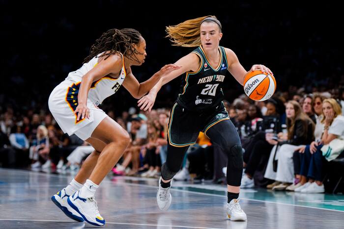 WNBA keert terug na een WK-pauze van drie weken, met nog vier wedstrijden te gaan en plaatsing op het spel