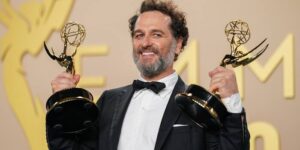‘Widow’s Bay’ breekt Emmy’s record met 14 overwinningen, waaronder beste comedyserie, ‘Pitt’ wint beste drama