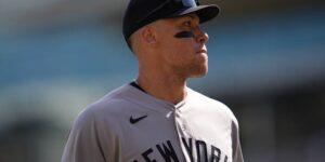 Yankees verslaan Aaron Judge en missen de meeste of de hele rest van het reguliere seizoen met een verrekking van de rechterkuit